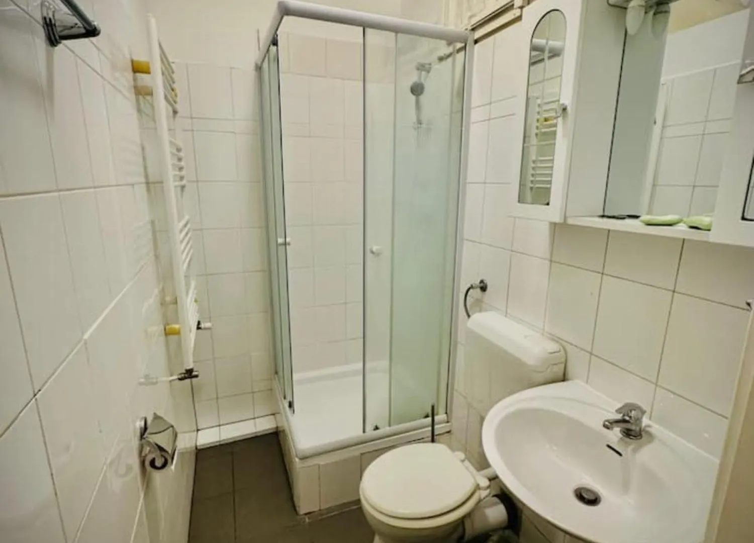Spacious 2Br Apt, Only 10Min To Westbahnhof Vienna Apartment
